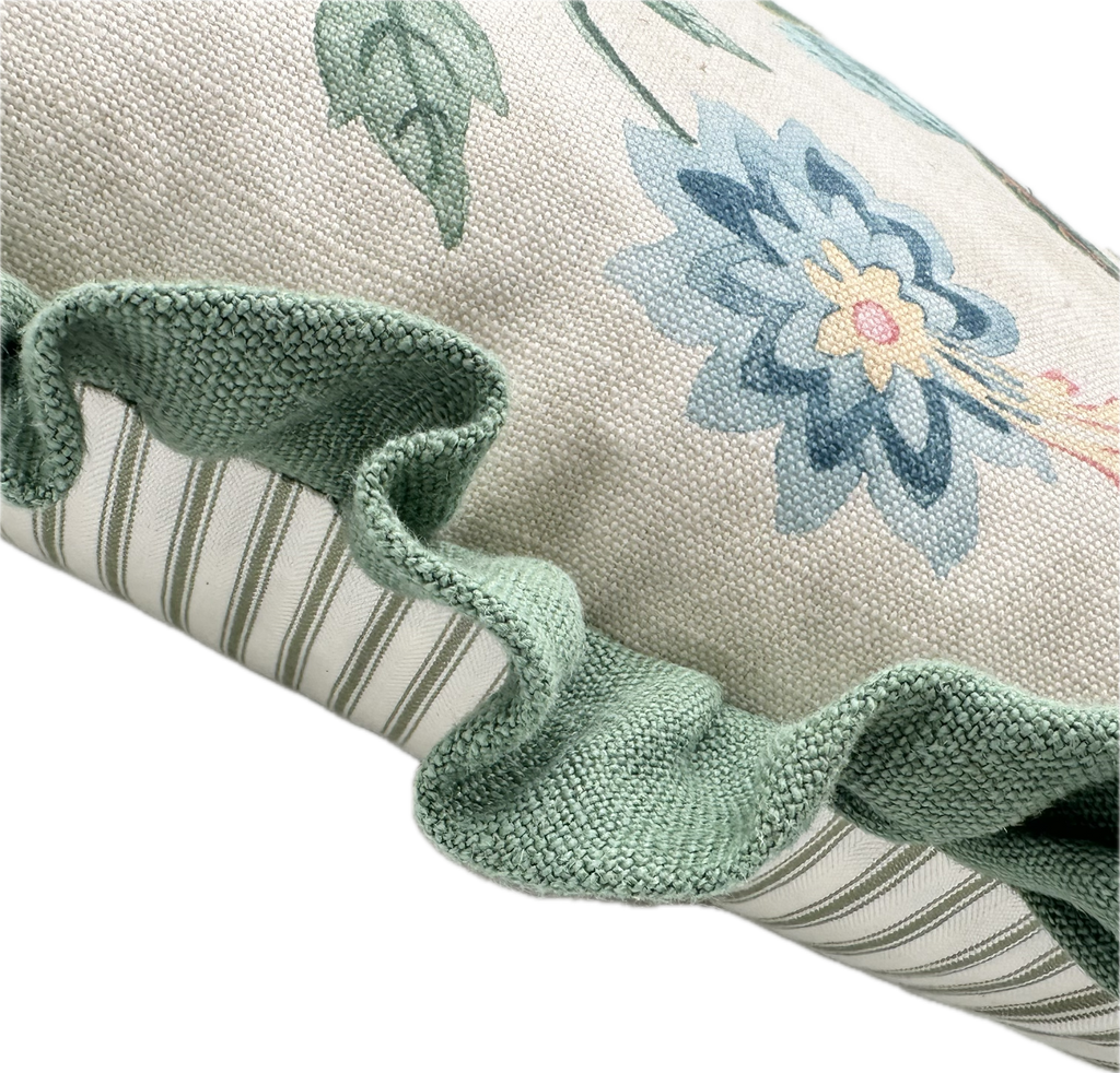 Colefax and Fowler Linen Ruffle Cushion